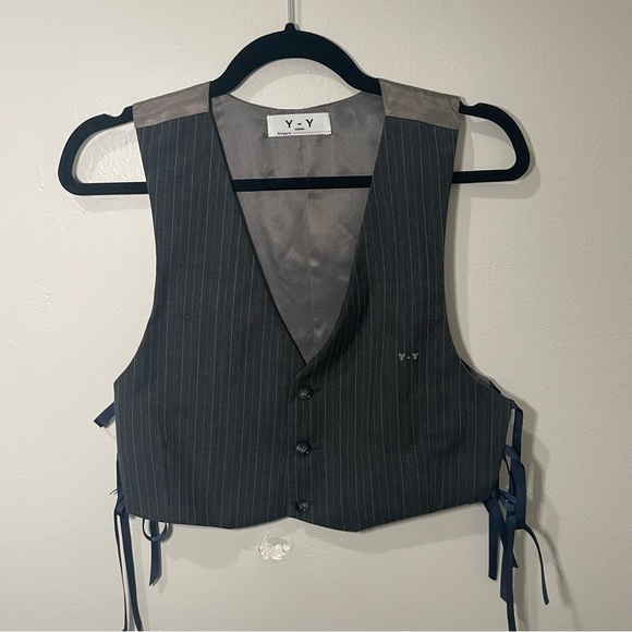 one of a kind bow vest - Picture 1 of 7